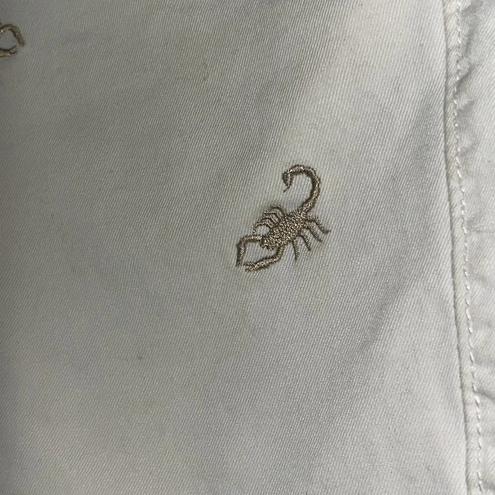 J Crew White Broken In Embroidered Scorpion Cut Off Bermuda Shorts Mens sz31 EUC